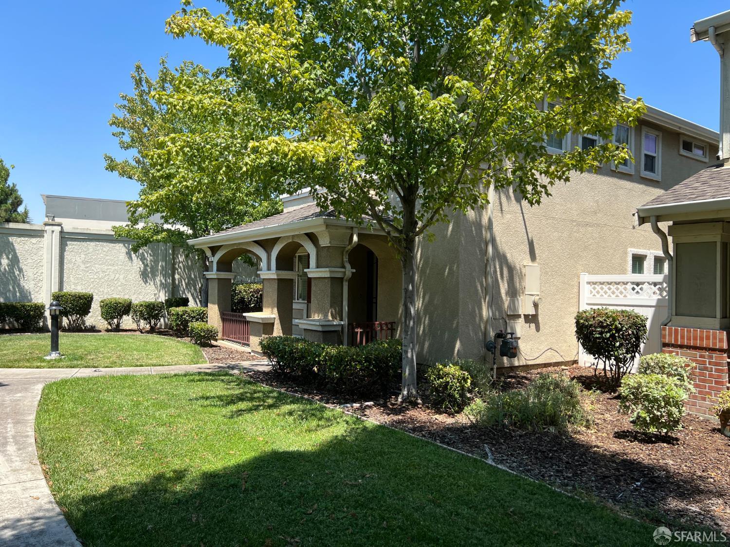 Detail Gallery Image 2 of 23 For 6 Addison Ct, Pittsburg,  CA 94565 - 4 Beds | 2/1 Baths
