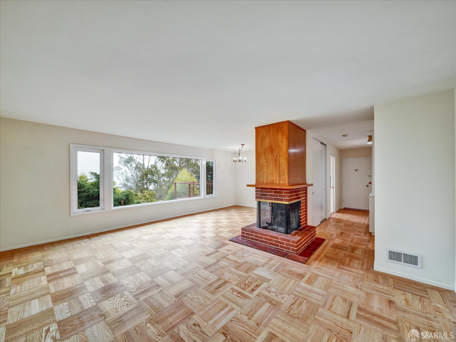 Detail Gallery Image 4 of 45 For 173 Warren Dr, San Francisco,  CA 94131 - 3 Beds | 2 Baths