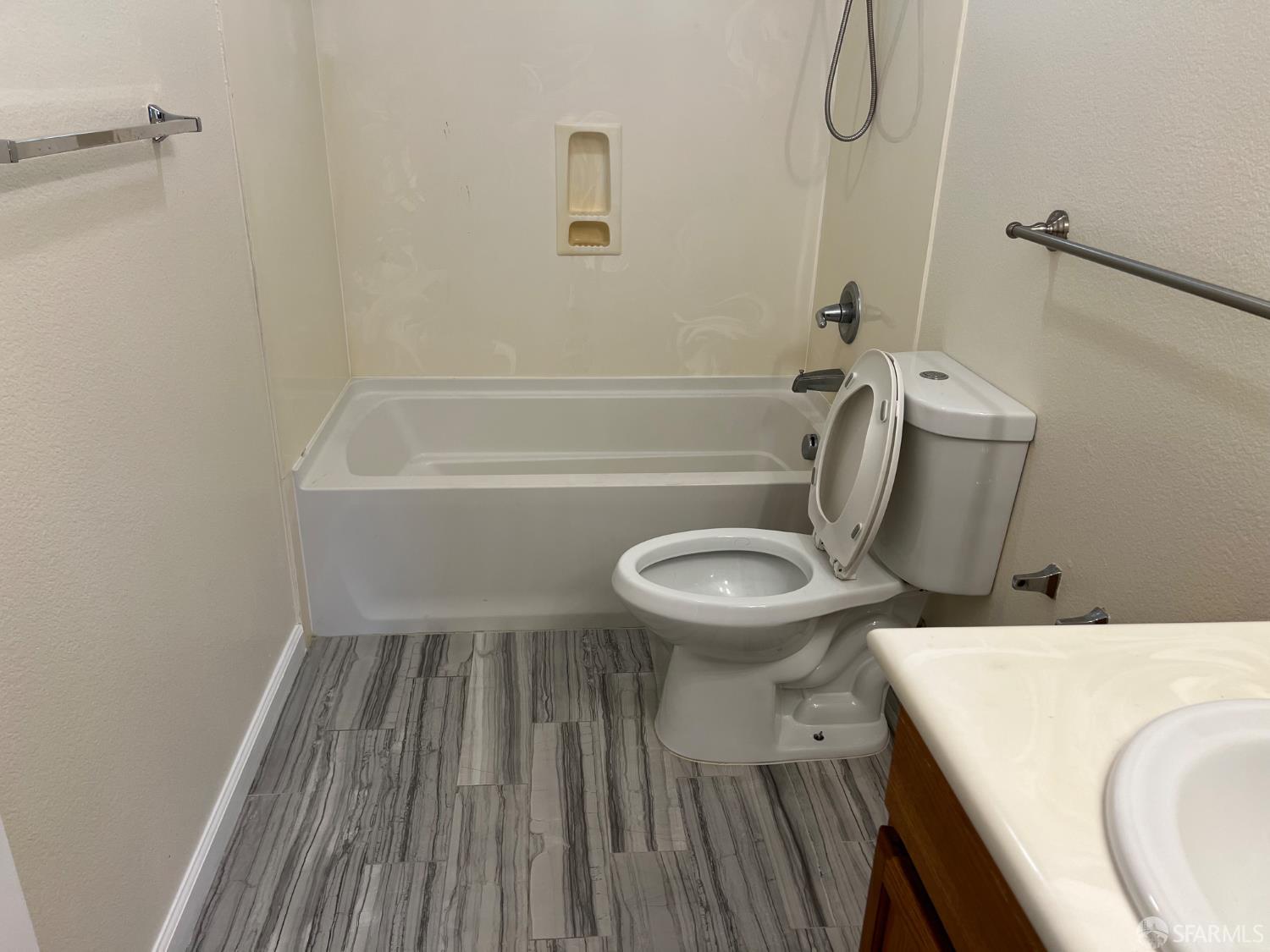 Detail Gallery Image 17 of 23 For 6 Addison Ct, Pittsburg,  CA 94565 - 4 Beds | 2/1 Baths