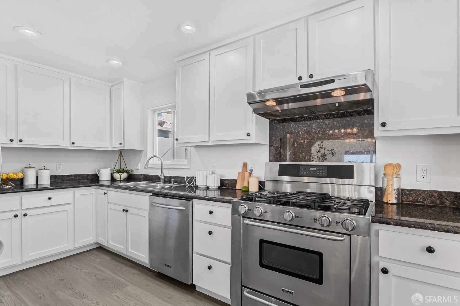 Detail Gallery Image 10 of 40 For 16545 Hannah Dr, San Leandro,  CA 94578 - 4 Beds | 3 Baths