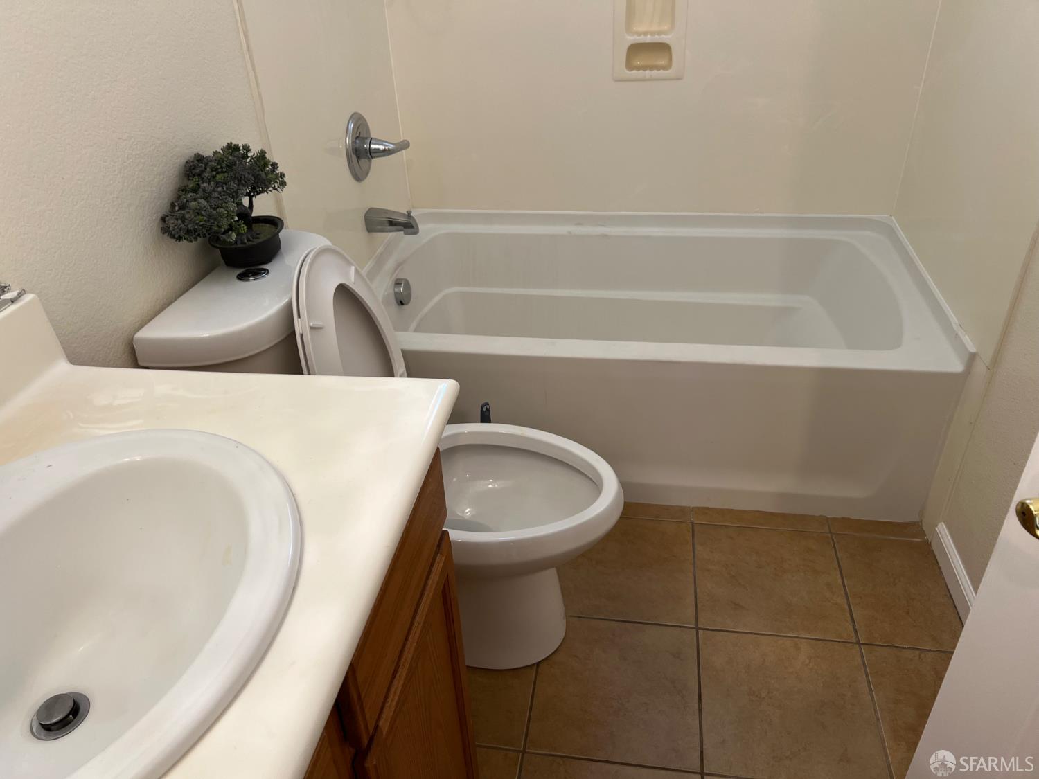 Detail Gallery Image 10 of 23 For 6 Addison Ct, Pittsburg,  CA 94565 - 4 Beds | 2/1 Baths