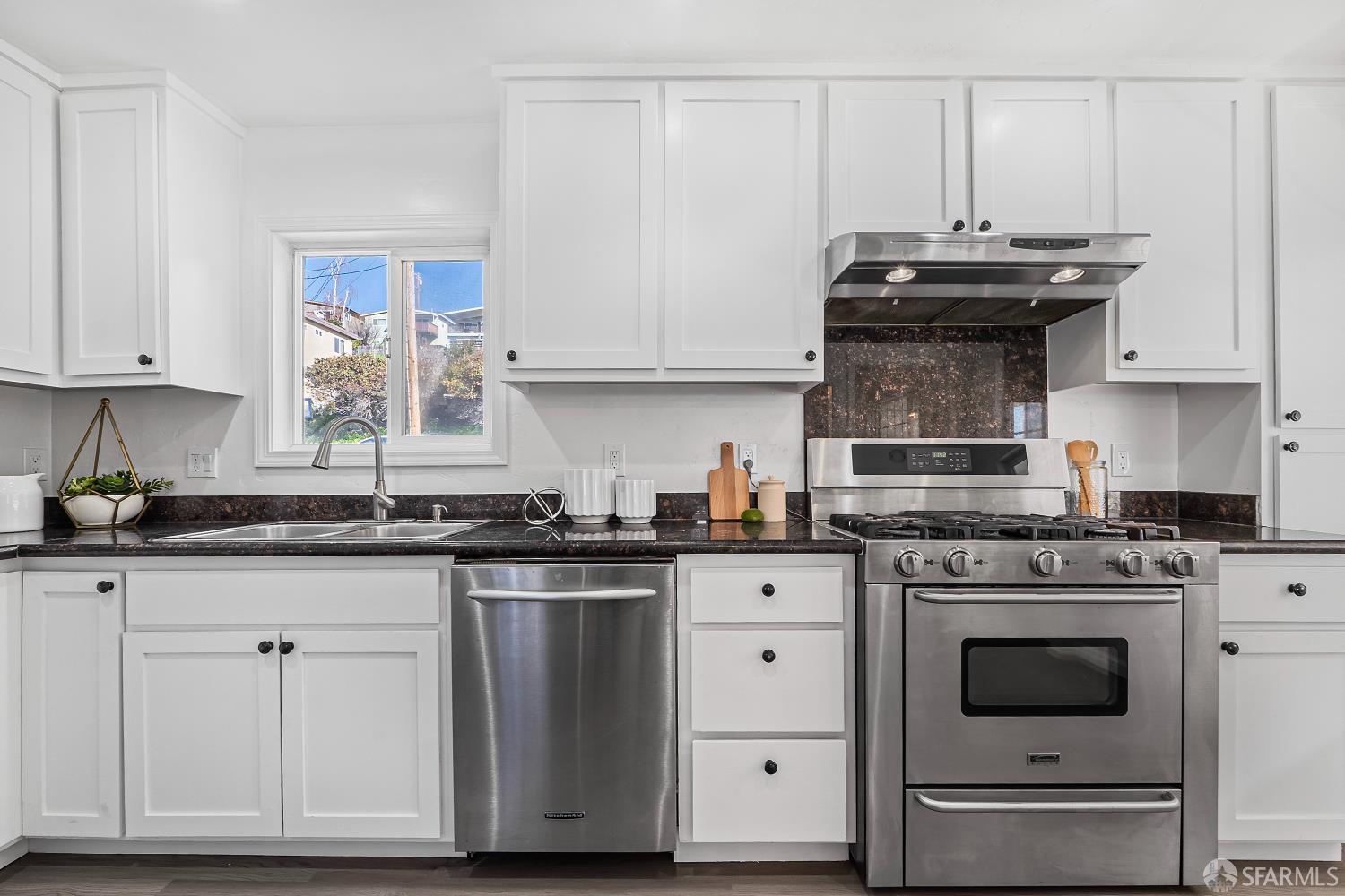 Detail Gallery Image 16 of 40 For 16545 Hannah Dr, San Leandro,  CA 94578 - 4 Beds | 3 Baths