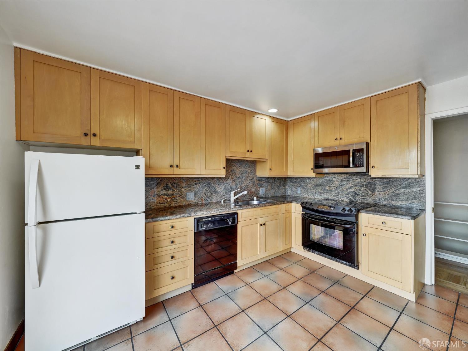 Detail Gallery Image 10 of 45 For 173 Warren Dr, San Francisco,  CA 94131 - 3 Beds | 2 Baths