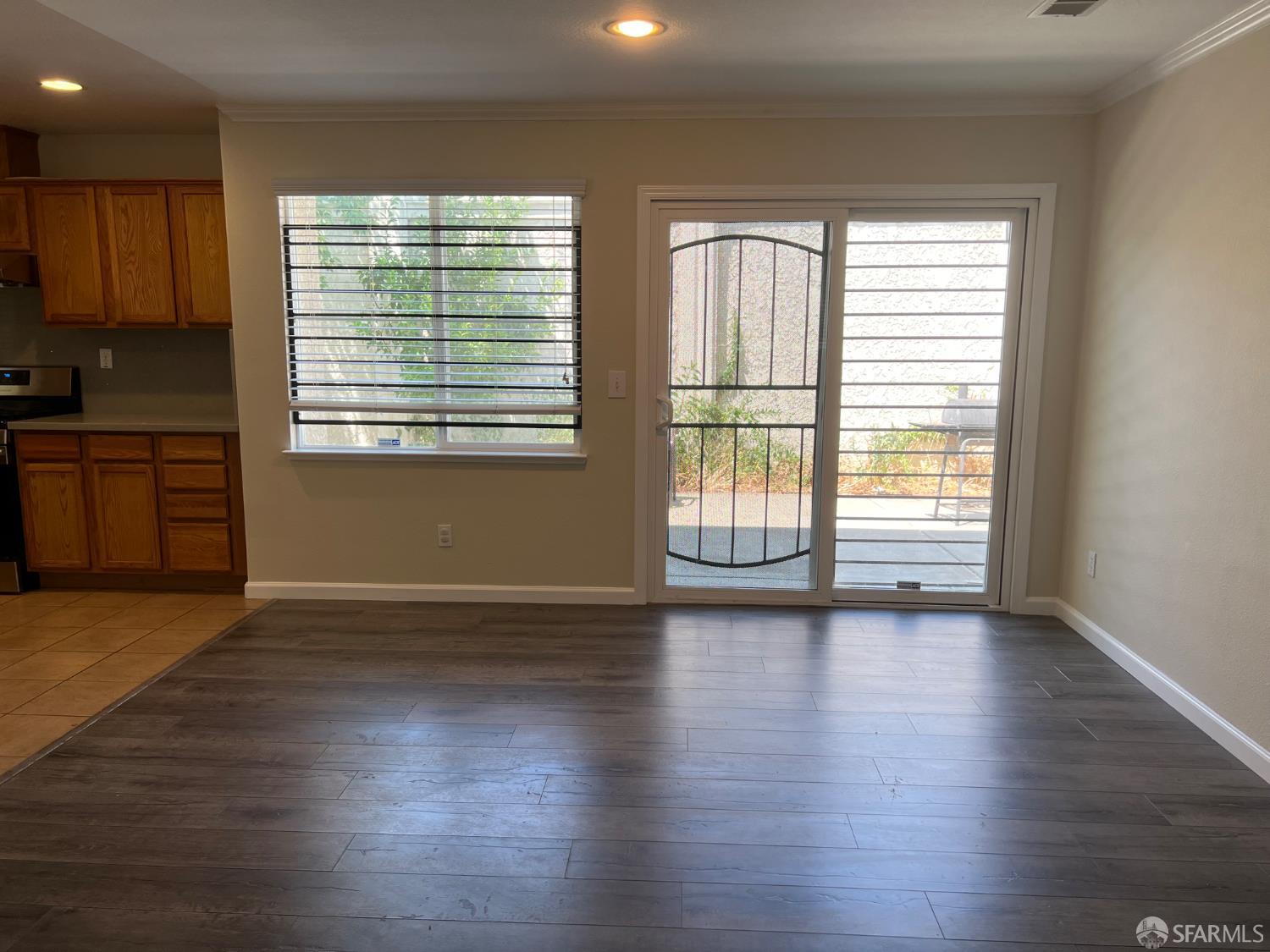Detail Gallery Image 7 of 23 For 6 Addison Ct, Pittsburg,  CA 94565 - 4 Beds | 2/1 Baths