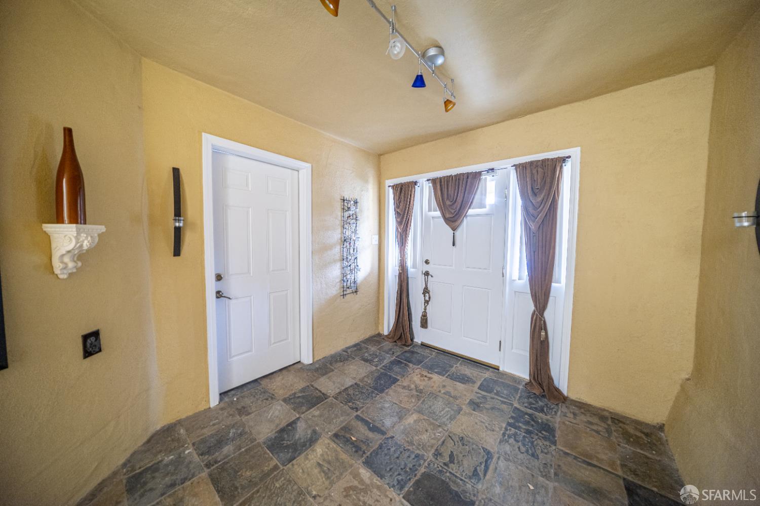 Detail Gallery Image 4 of 27 For 2346 33rd Ave, San Francisco,  CA 94116 - 3 Beds | 1 Baths