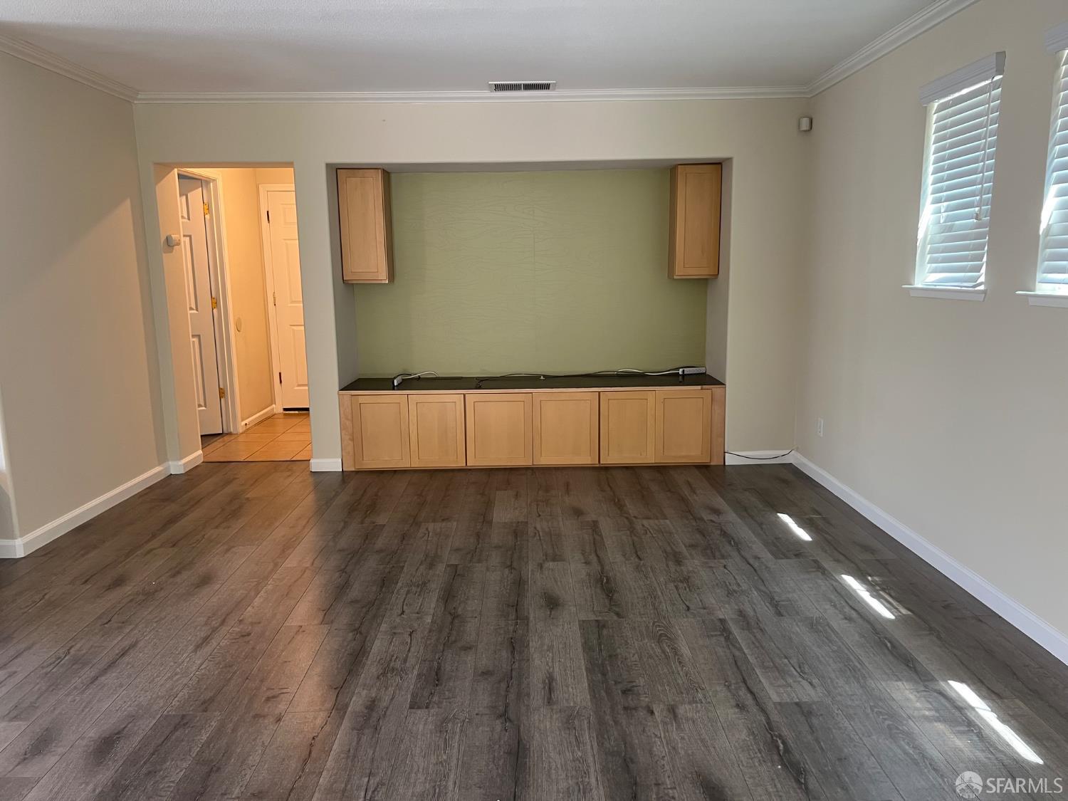 Detail Gallery Image 8 of 23 For 6 Addison Ct, Pittsburg,  CA 94565 - 4 Beds | 2/1 Baths
