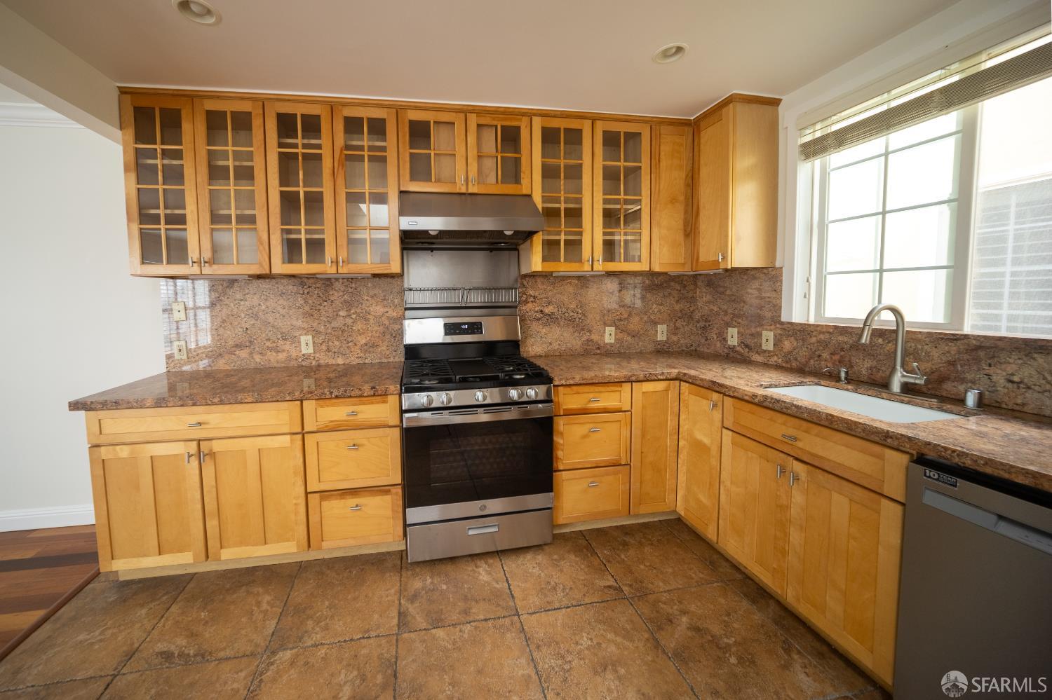 Detail Gallery Image 12 of 27 For 2346 33rd Ave, San Francisco,  CA 94116 - 3 Beds | 1 Baths