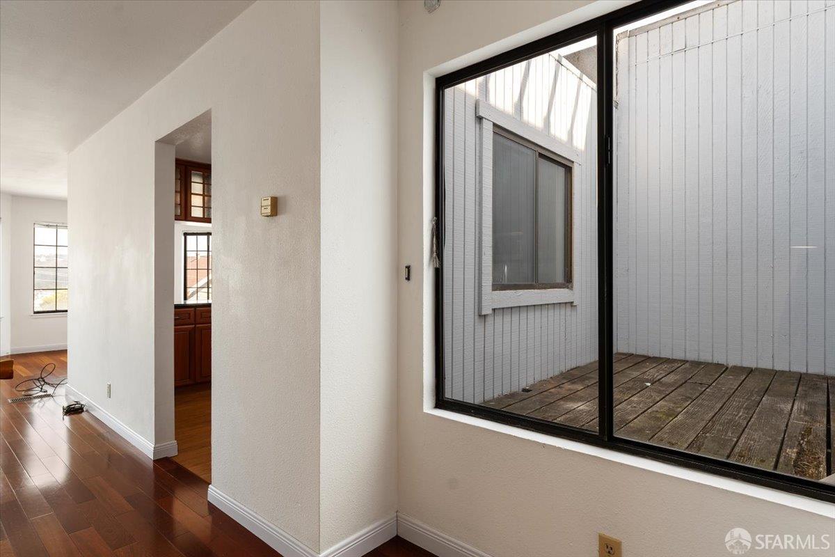 Detail Gallery Image 10 of 40 For 131 Vienna St, San Francisco,  CA 94112 - 5 Beds | 3 Baths
