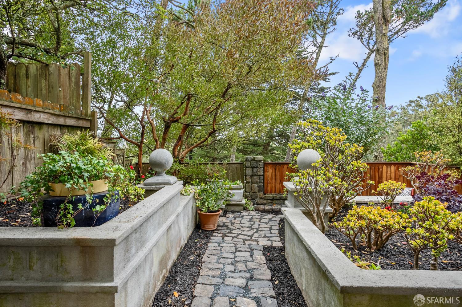 Detail Gallery Image 5 of 55 For 363 Panorama Dr, San Francisco,  CA 94131 - 2 Beds | 1 Baths