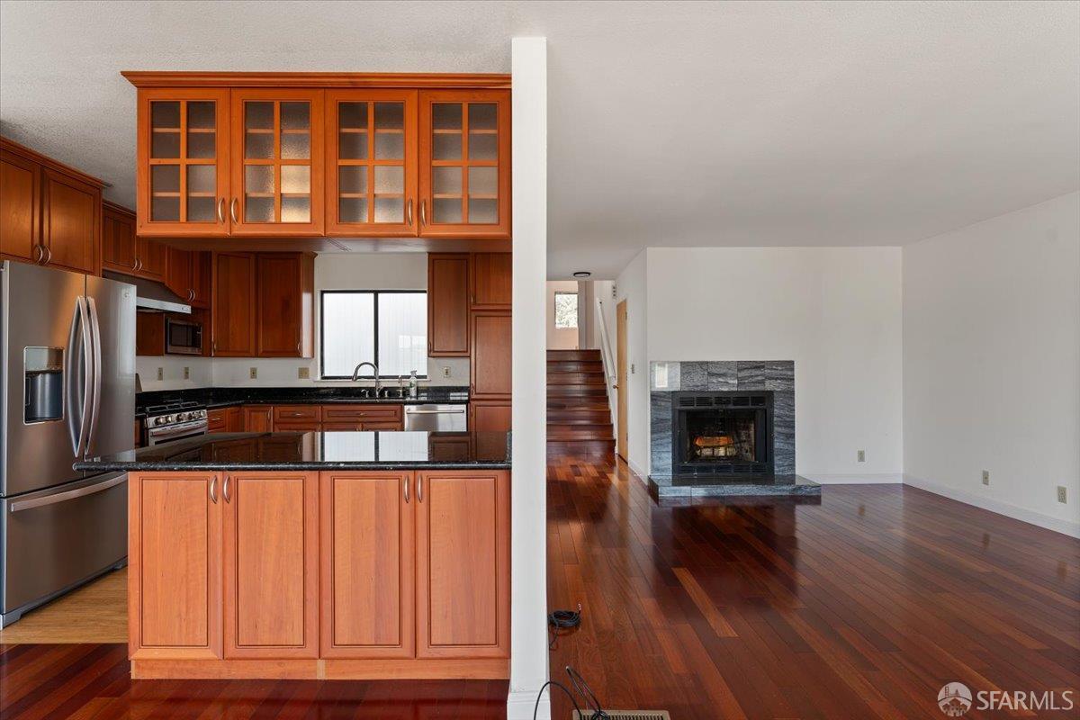 Detail Gallery Image 2 of 40 For 131 Vienna St, San Francisco,  CA 94112 - 5 Beds | 3 Baths