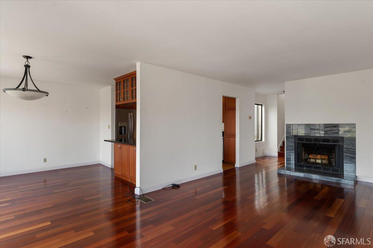Detail Gallery Image 3 of 40 For 131 Vienna St, San Francisco,  CA 94112 - 5 Beds | 3 Baths