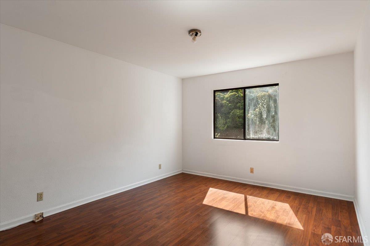 Detail Gallery Image 16 of 40 For 131 Vienna St, San Francisco,  CA 94112 - 5 Beds | 3 Baths