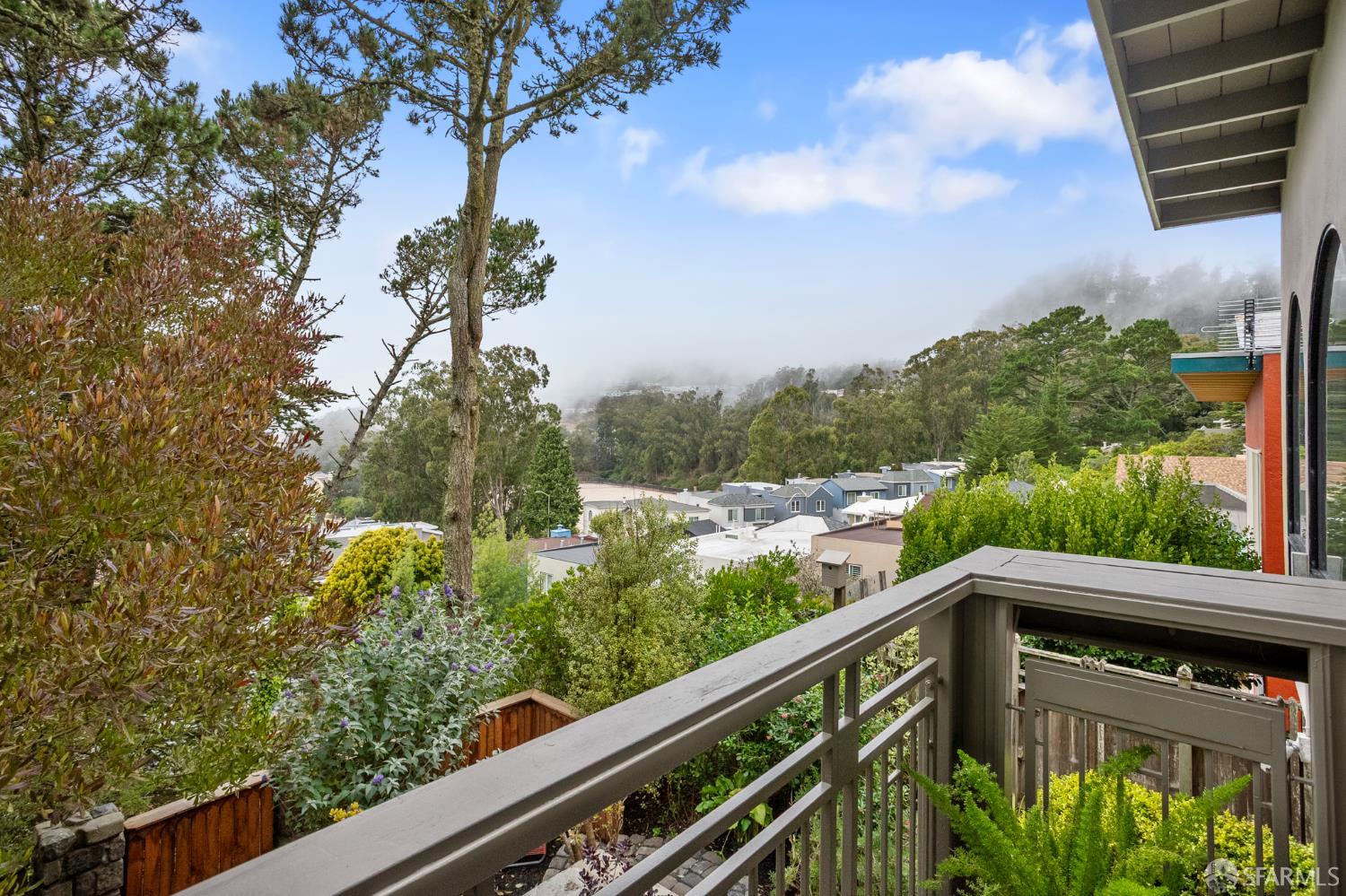 Detail Gallery Image 24 of 55 For 363 Panorama Dr, San Francisco,  CA 94131 - 2 Beds | 1 Baths