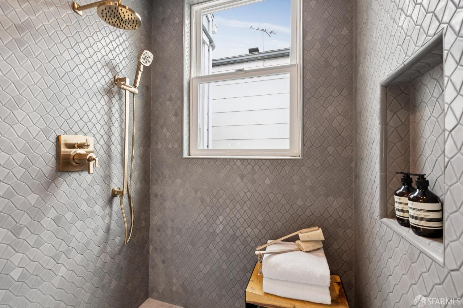 Detail Gallery Image 70 of 99 For 1625 Vallejo St, San Francisco,  CA 94123 - 4 Beds | 4/1 Baths