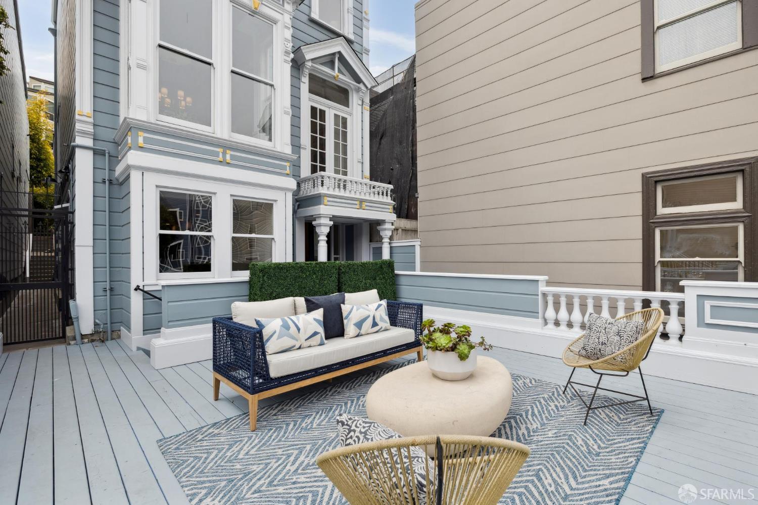 Detail Gallery Image 17 of 99 For 1625 Vallejo St, San Francisco,  CA 94123 - 4 Beds | 4/1 Baths