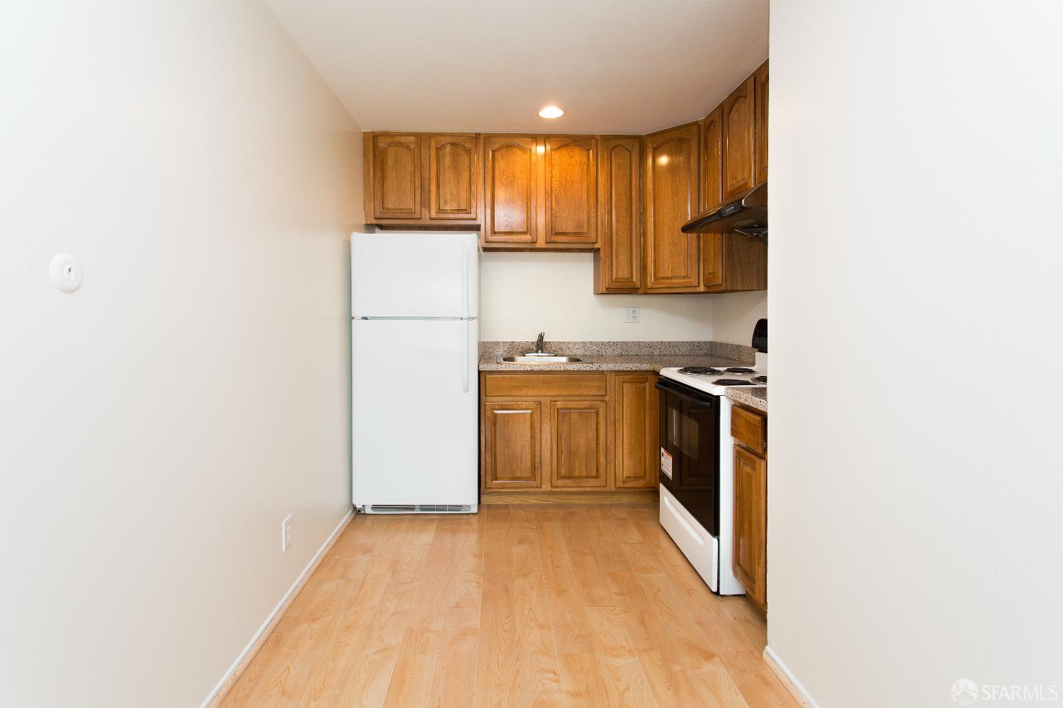 Detail Gallery Image 3 of 27 For 322 2nd Ave #3,  San Francisco,  CA 94109 - 2 Beds | 1 Baths