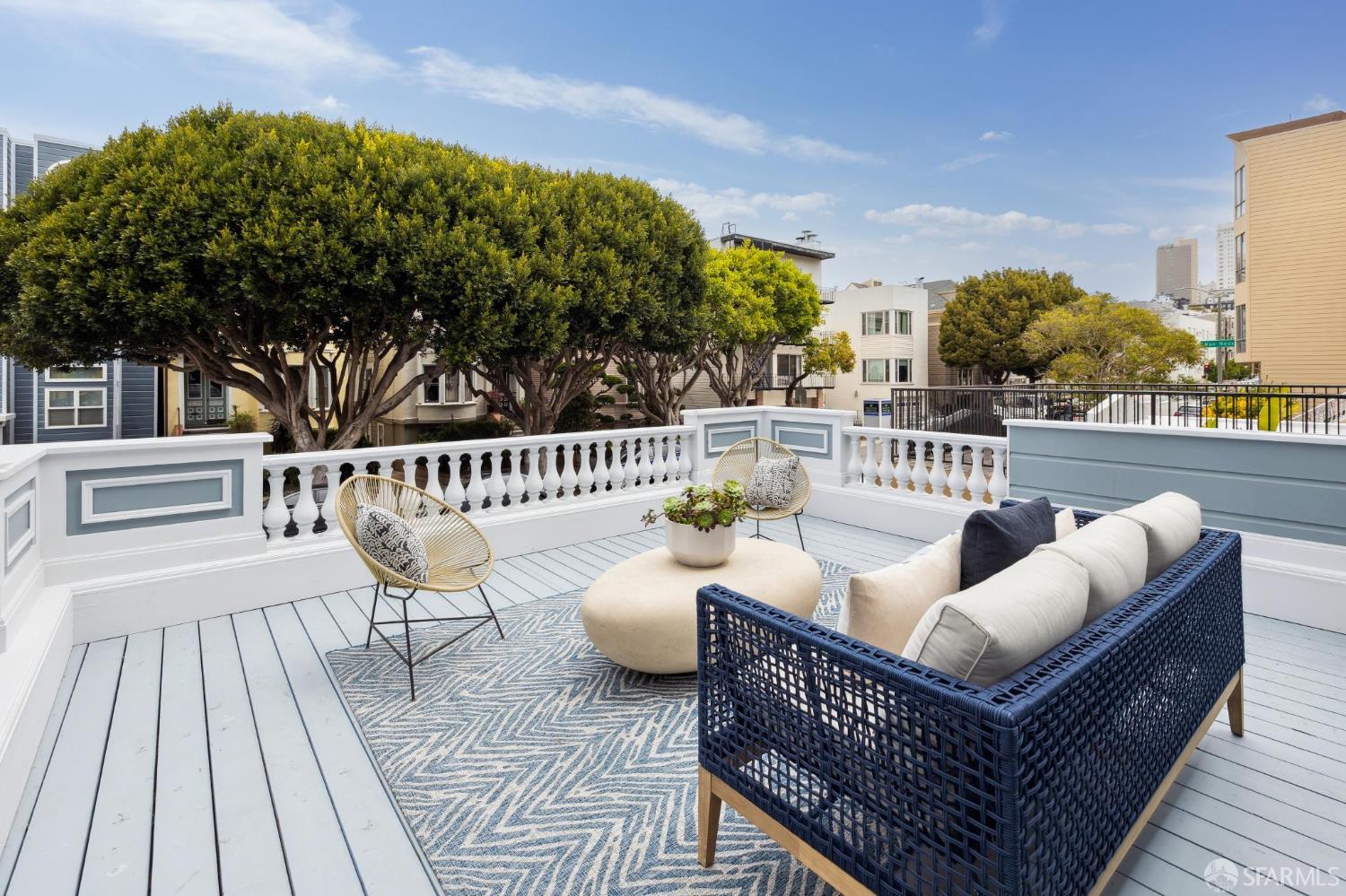 Detail Gallery Image 15 of 99 For 1625 Vallejo St, San Francisco,  CA 94123 - 4 Beds | 4/1 Baths