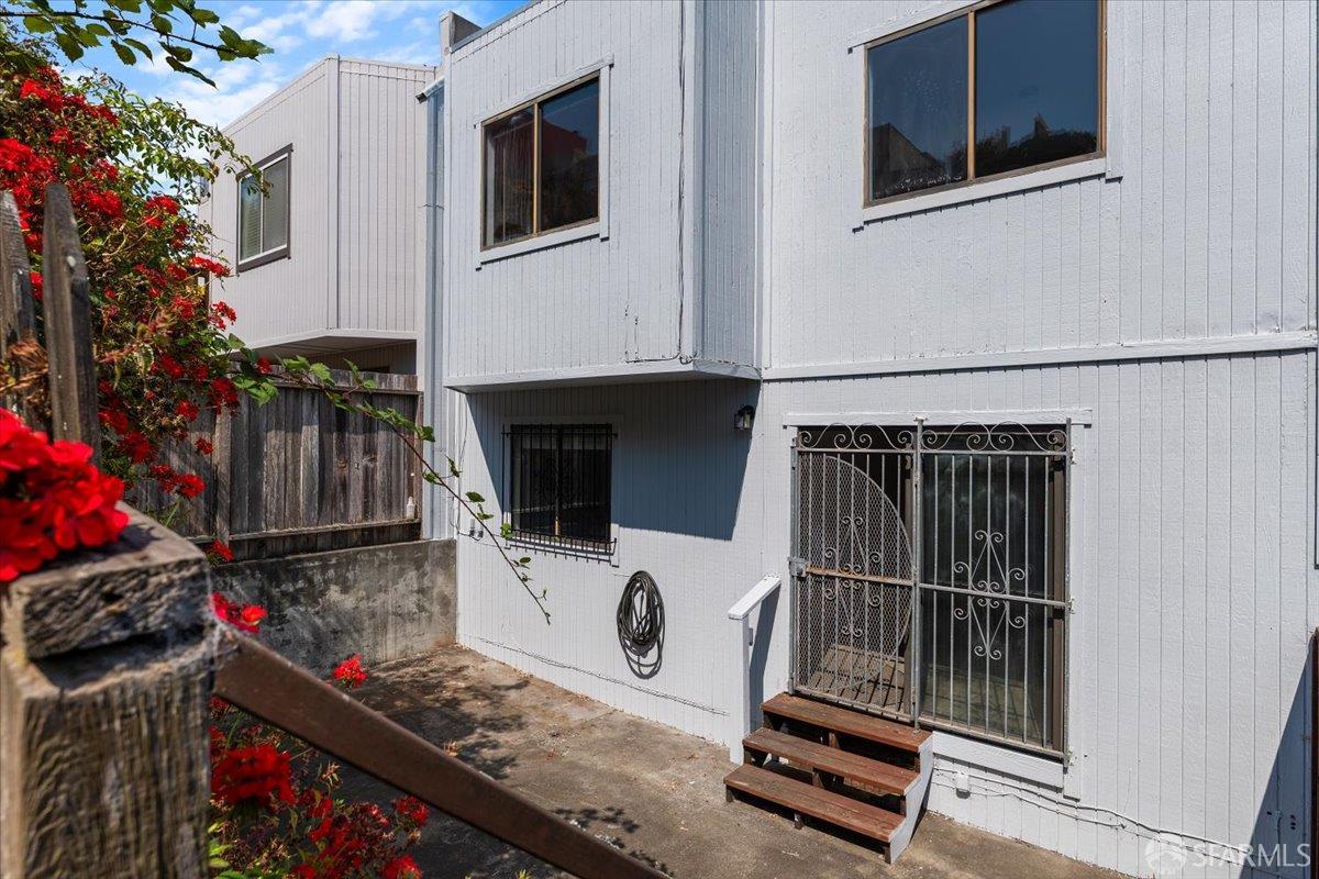 Detail Gallery Image 31 of 40 For 131 Vienna St, San Francisco,  CA 94112 - 5 Beds | 3 Baths