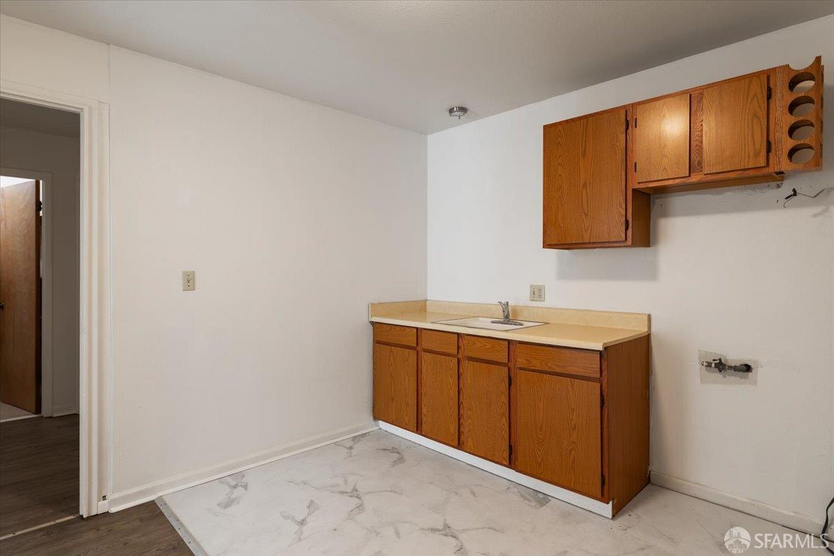 Detail Gallery Image 25 of 40 For 131 Vienna St, San Francisco,  CA 94112 - 5 Beds | 3 Baths