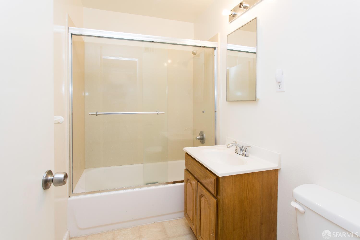 Detail Gallery Image 5 of 27 For 322 2nd Ave #3,  San Francisco,  CA 94109 - 2 Beds | 1 Baths