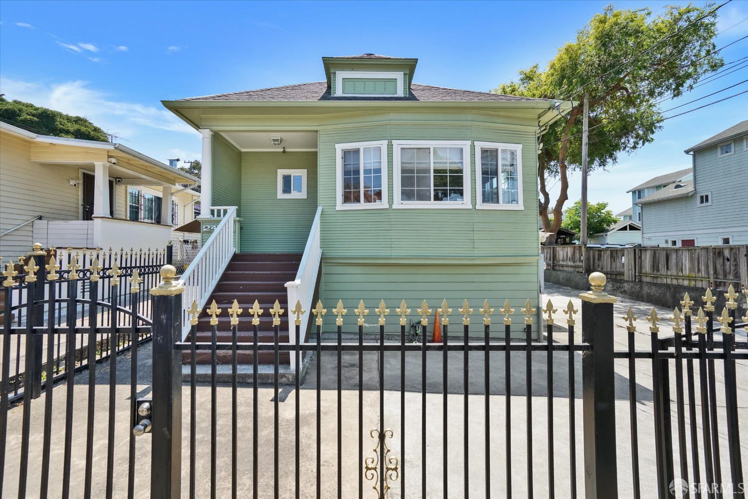 Detail Gallery Image 1 of 45 For 2486 26th Ave, Oakland,  CA 94601 - – Beds | – Baths