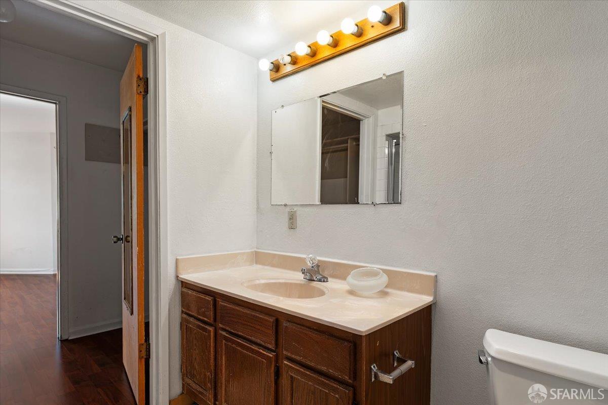 Detail Gallery Image 13 of 40 For 131 Vienna St, San Francisco,  CA 94112 - 5 Beds | 3 Baths