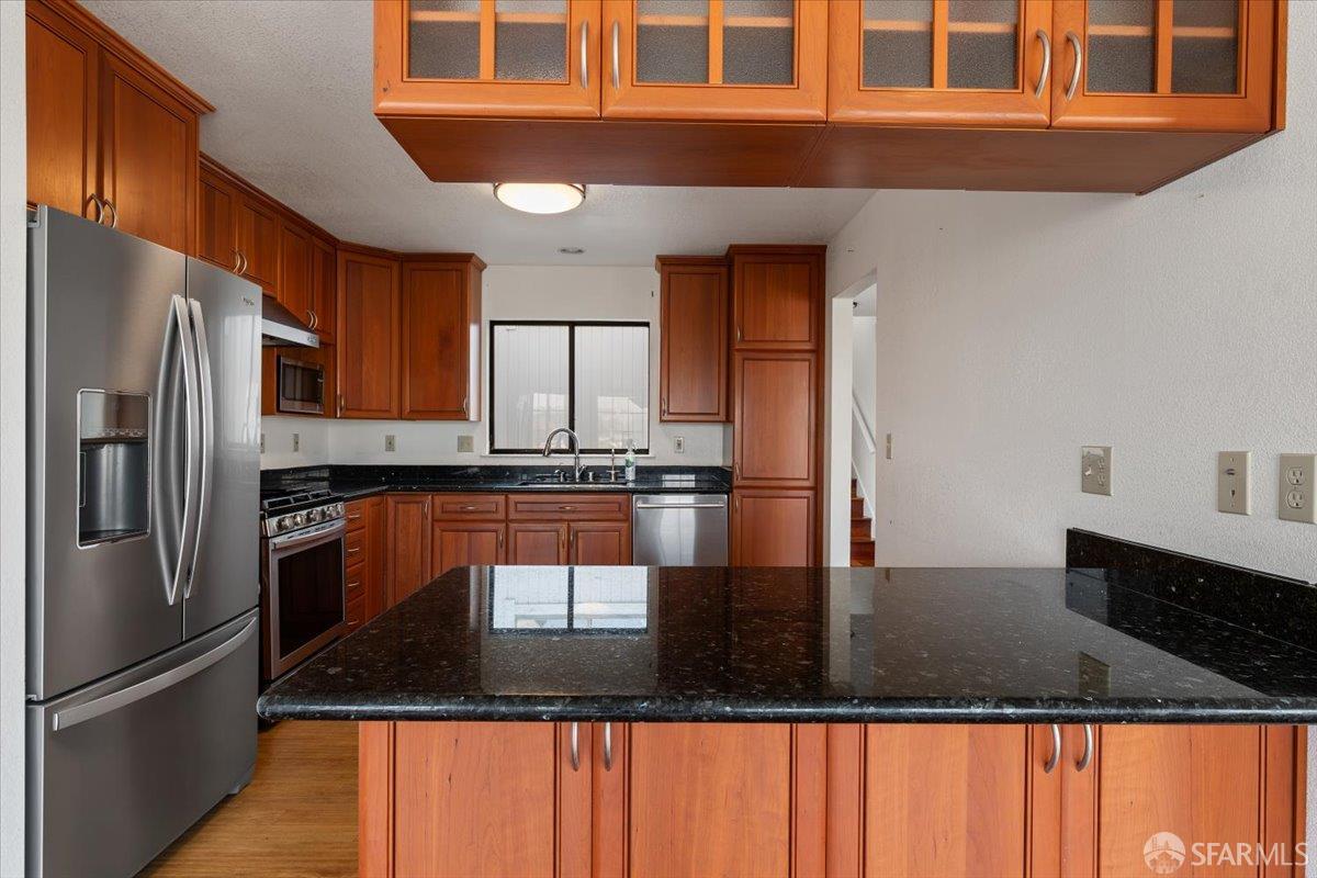 Detail Gallery Image 8 of 40 For 131 Vienna St, San Francisco,  CA 94112 - 5 Beds | 3 Baths