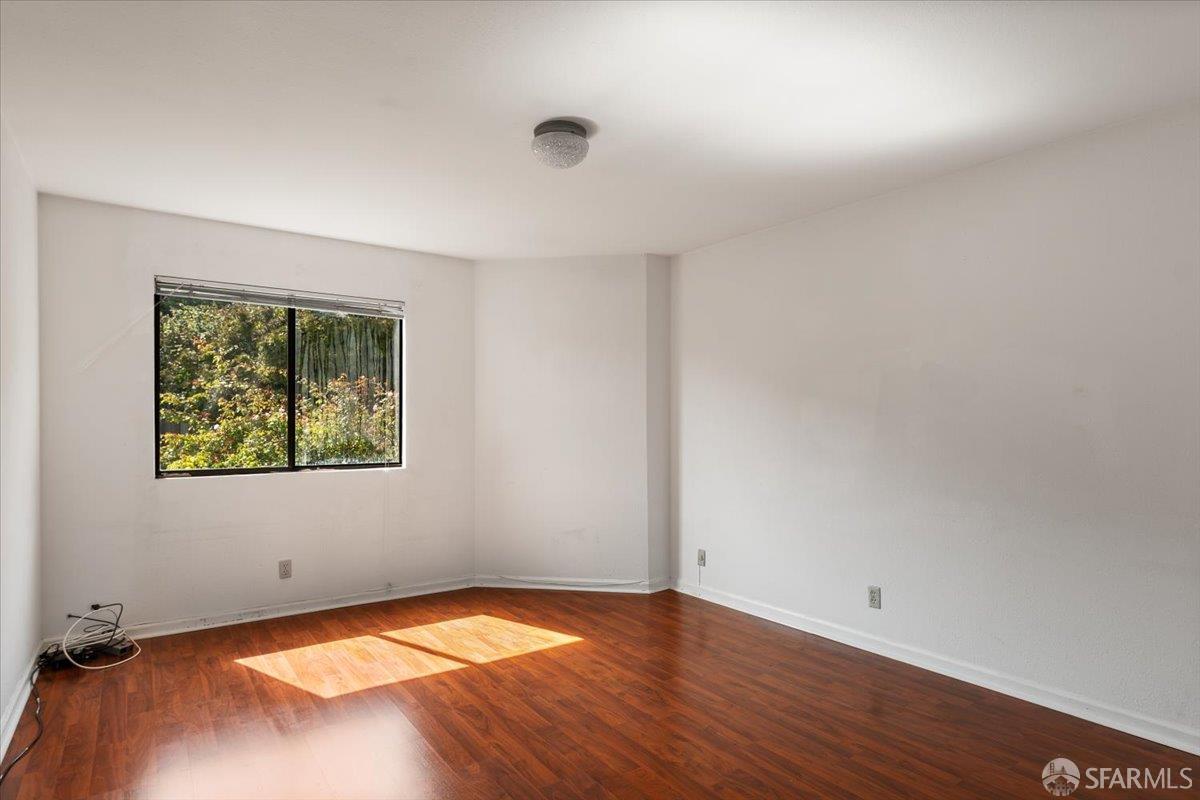 Detail Gallery Image 18 of 40 For 131 Vienna St, San Francisco,  CA 94112 - 5 Beds | 3 Baths
