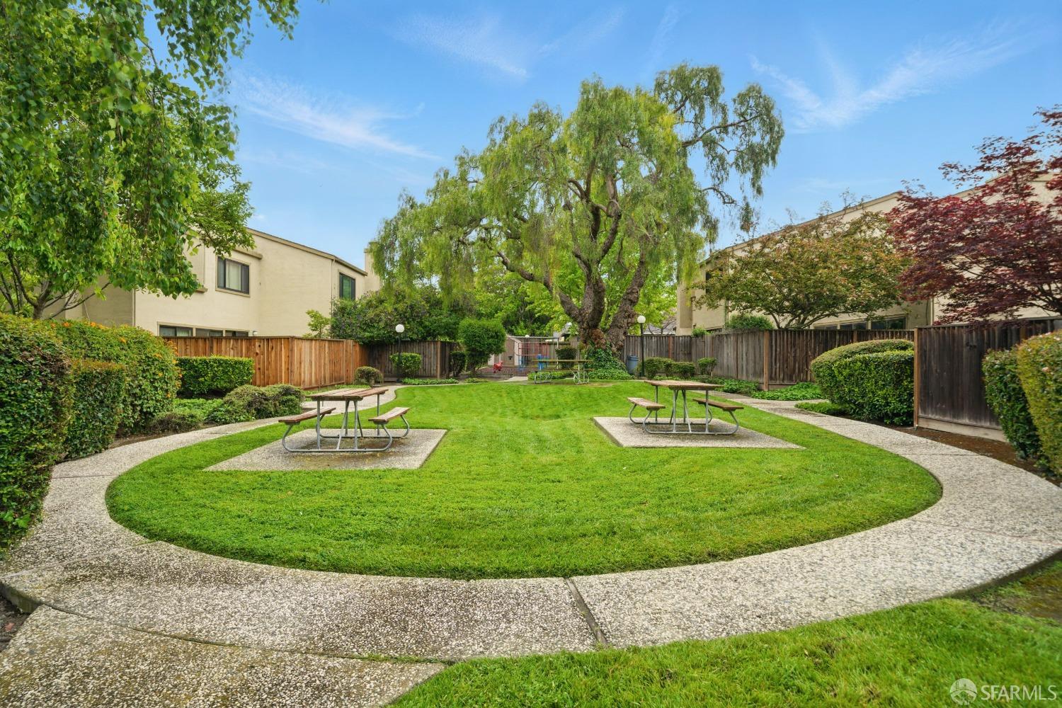 Detail Gallery Image 30 of 31 For 543 Tyrella Ave, Mountain View,  CA 94043 - 3 Beds | 2/1 Baths