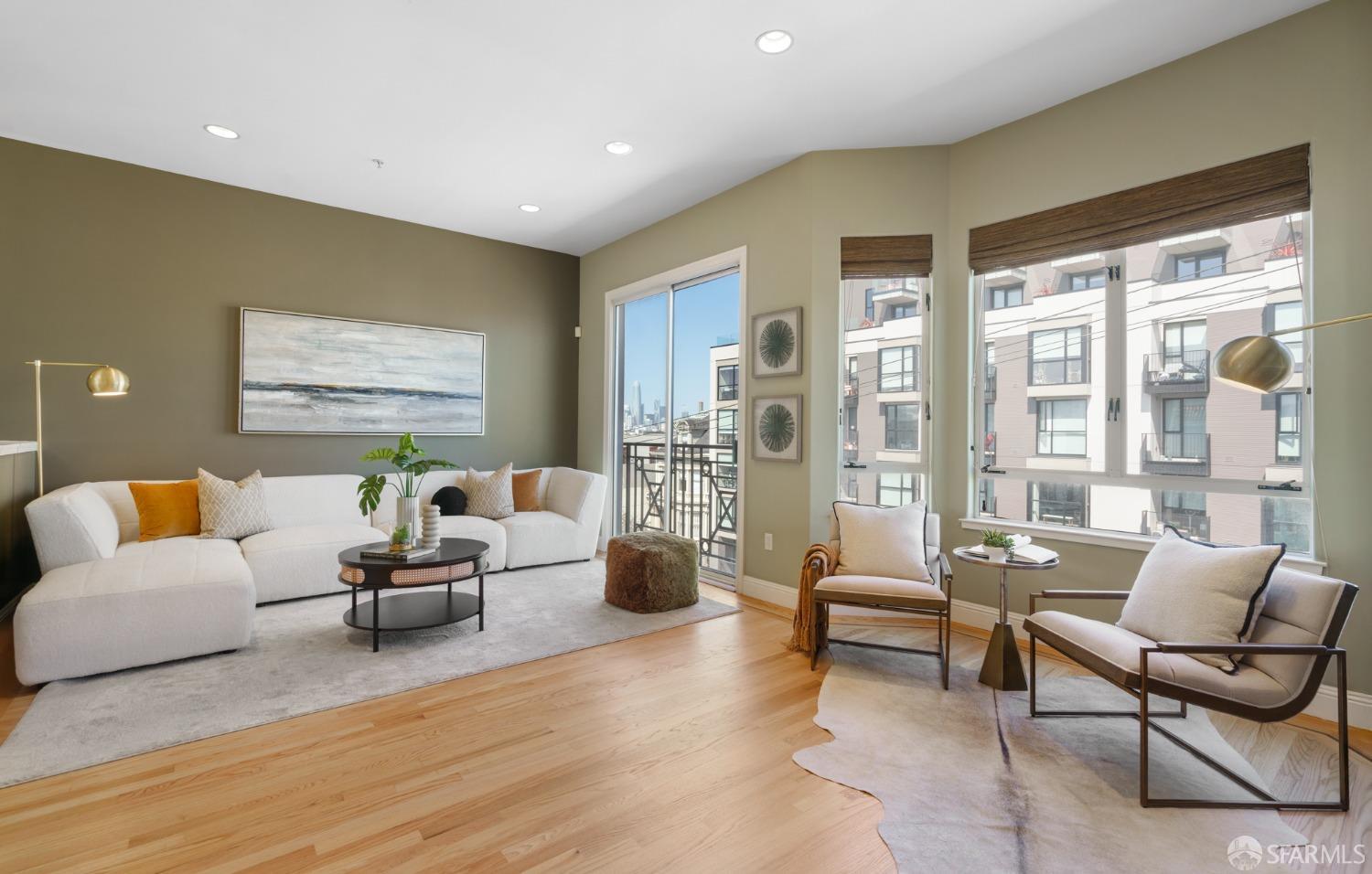 Detail Gallery Image 3 of 38 For 3310 19th St #303,  San Francisco,  CA 94110 - 3 Beds | 2/1 Baths