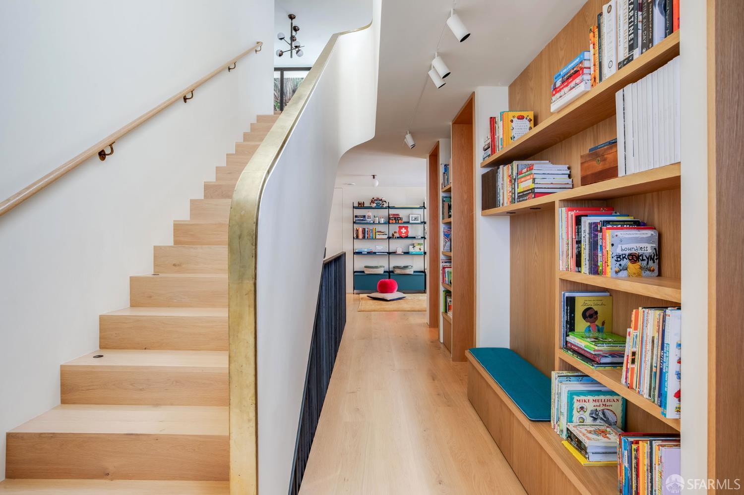 Detail Gallery Image 22 of 33 For 135 Graystone Ter, San Francisco,  CA 94114 - 5 Beds | 4/1 Baths