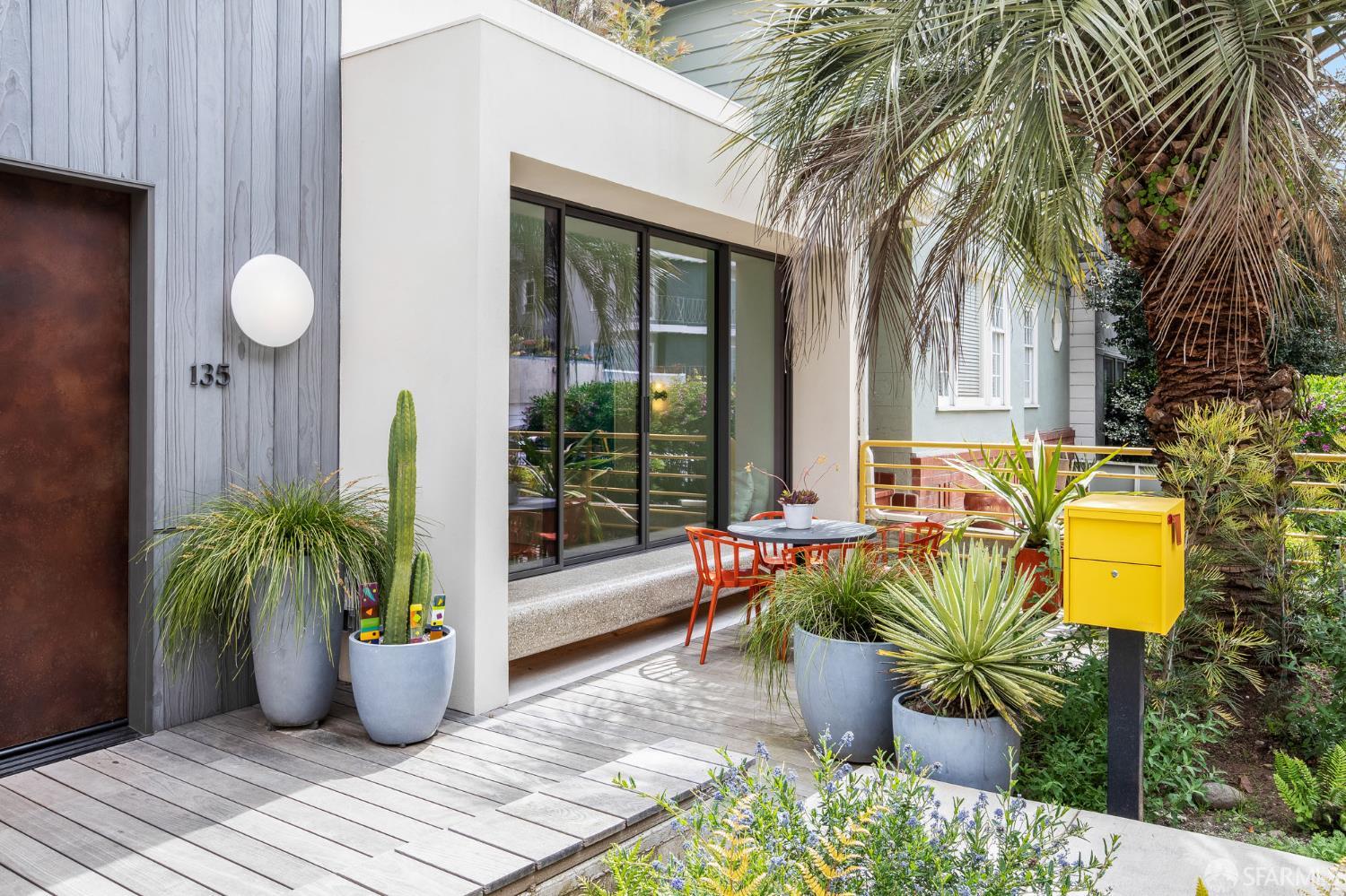 Detail Gallery Image 4 of 33 For 135 Graystone Ter, San Francisco,  CA 94114 - 5 Beds | 4/1 Baths