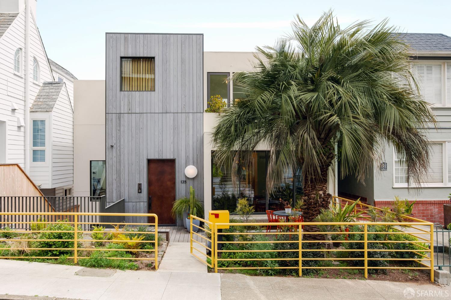 Detail Gallery Image 2 of 33 For 135 Graystone Ter, San Francisco,  CA 94114 - 5 Beds | 4/1 Baths