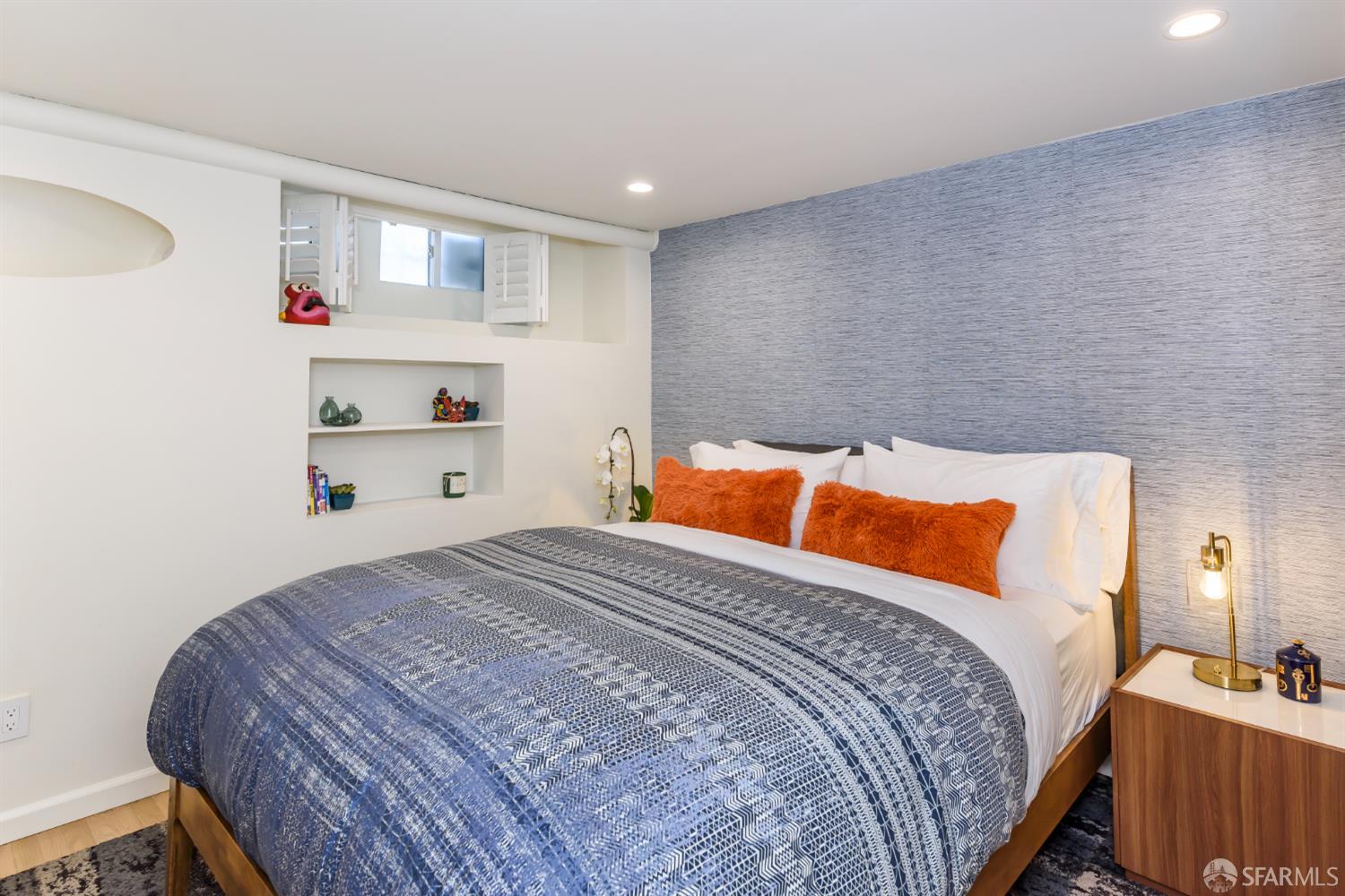 Detail Gallery Image 8 of 9 For 1 Hoffman Ave a,  San Francisco,  CA 94114 - 2 Beds | 2 Baths