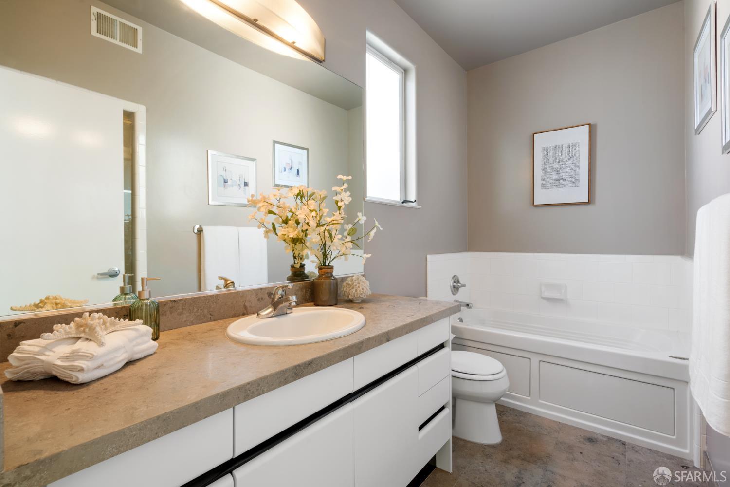 Detail Gallery Image 16 of 38 For 3310 19th St #303,  San Francisco,  CA 94110 - 3 Beds | 2/1 Baths
