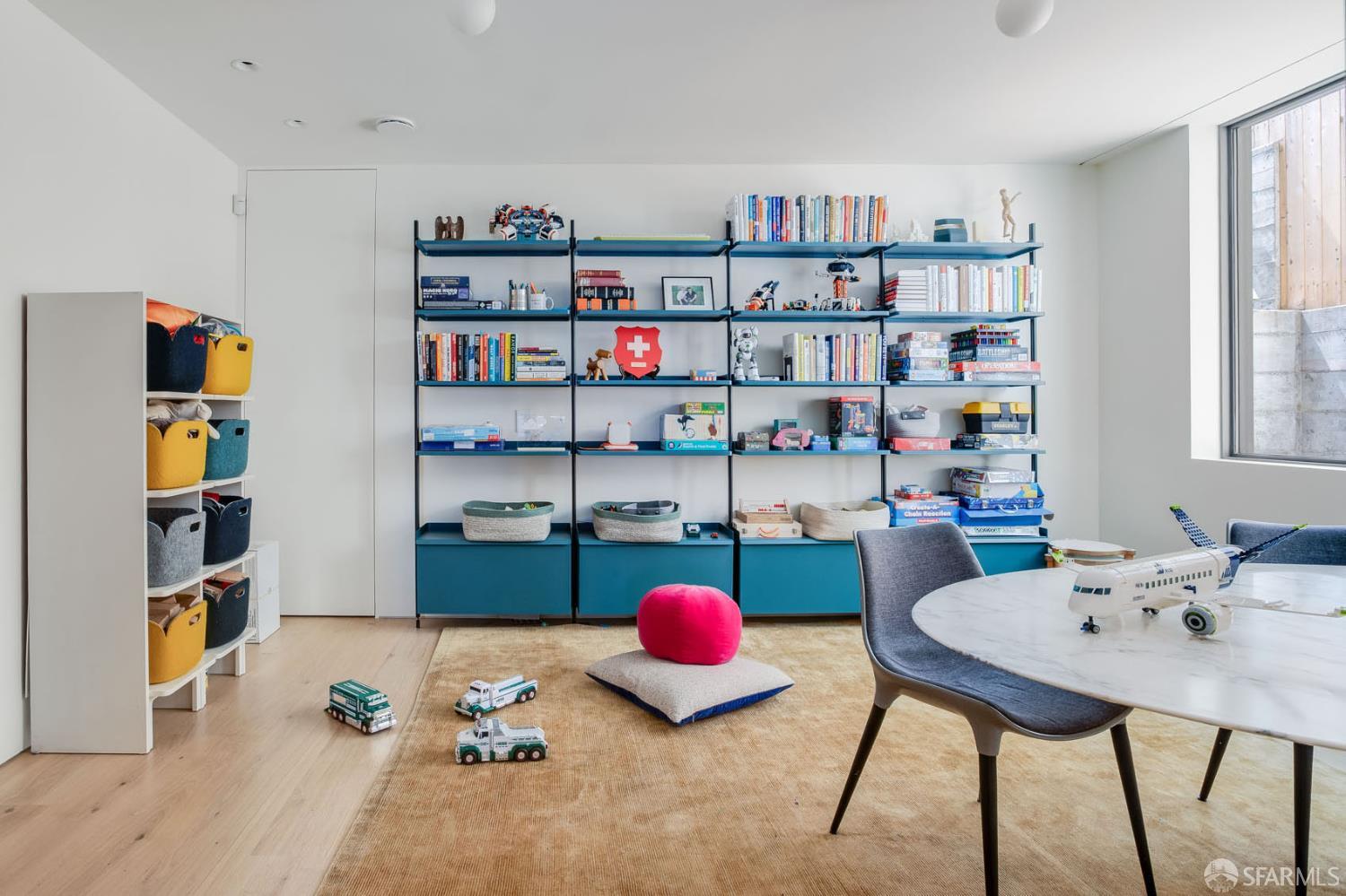 Detail Gallery Image 24 of 33 For 135 Graystone Ter, San Francisco,  CA 94114 - 5 Beds | 4/1 Baths