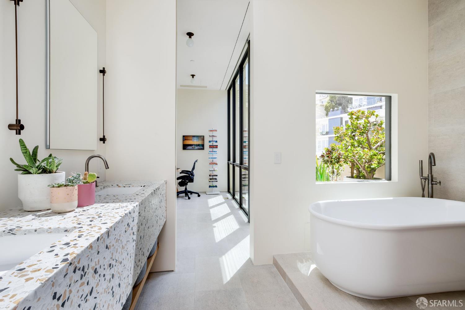 Detail Gallery Image 16 of 33 For 135 Graystone Ter, San Francisco,  CA 94114 - 5 Beds | 4/1 Baths