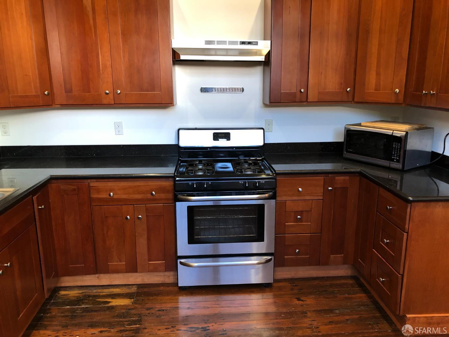 Detail Gallery Image 5 of 30 For 3339 20th St, San Francisco,  CA 94110 - 0 Beds | 4 Baths