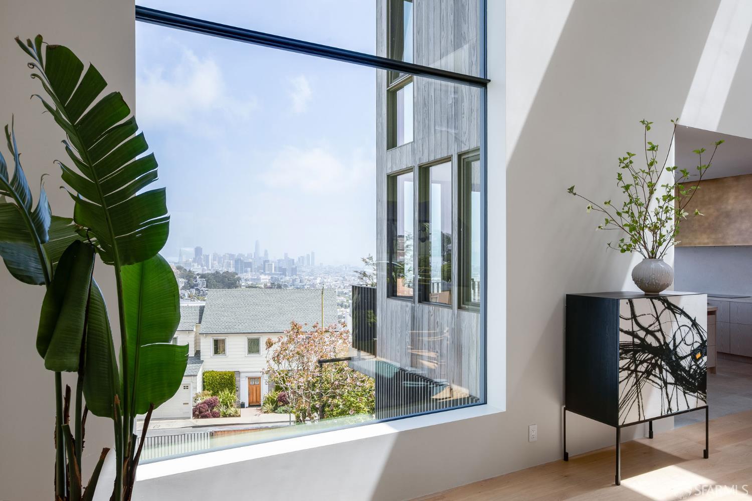 Detail Gallery Image 8 of 33 For 135 Graystone Ter, San Francisco,  CA 94114 - 5 Beds | 4/1 Baths