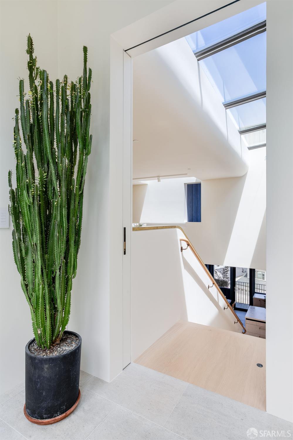 Detail Gallery Image 13 of 33 For 135 Graystone Ter, San Francisco,  CA 94114 - 5 Beds | 4/1 Baths