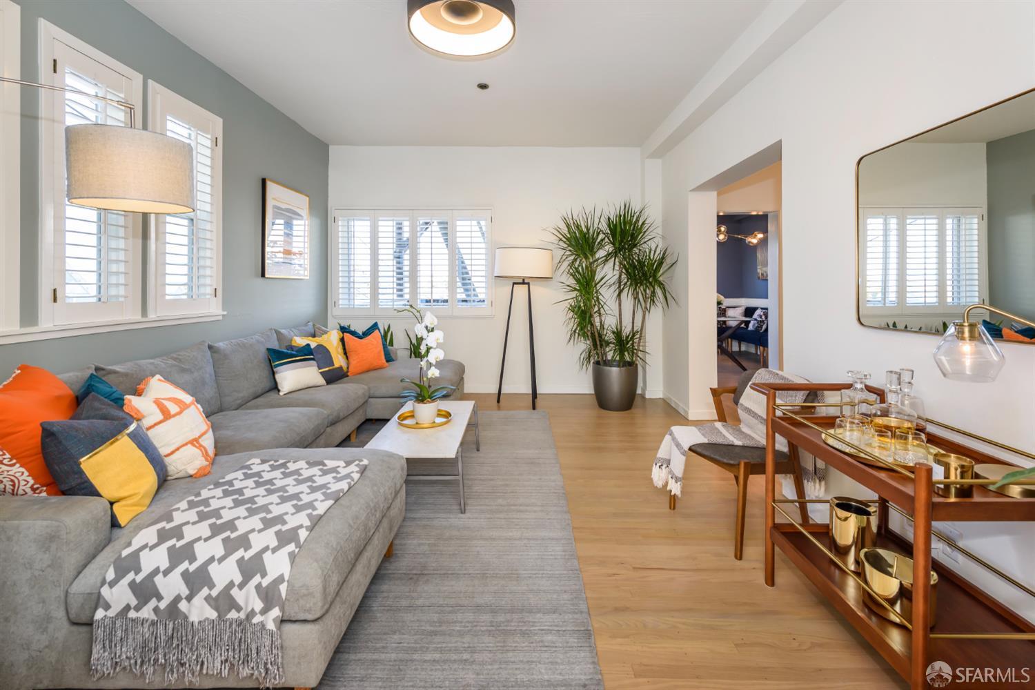 Detail Gallery Image 2 of 9 For 1 Hoffman Ave a,  San Francisco,  CA 94114 - 2 Beds | 2 Baths