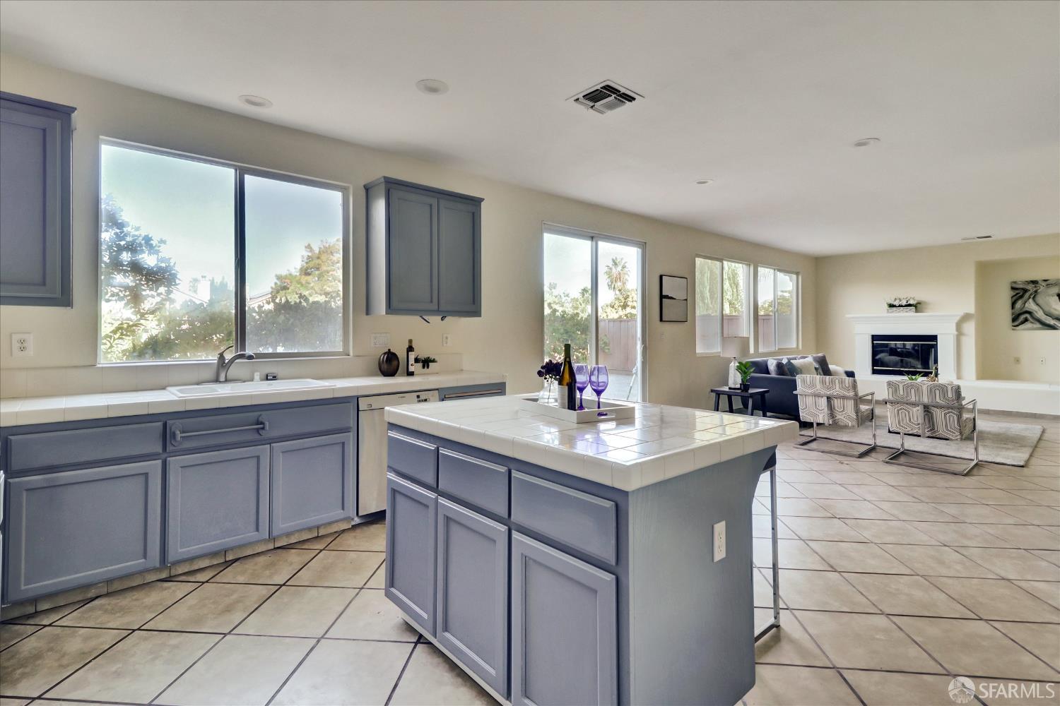 Detail Gallery Image 17 of 44 For 2015 Redbud Way, Antioch,  CA 94509 - 4 Beds | 3 Baths