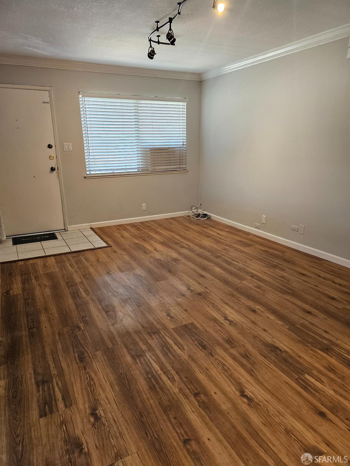 Detail Gallery Image 3 of 19 For 329 Blossom Hill Rd #4,  San Jose,  CA 95123 - 2 Beds | 1 Baths