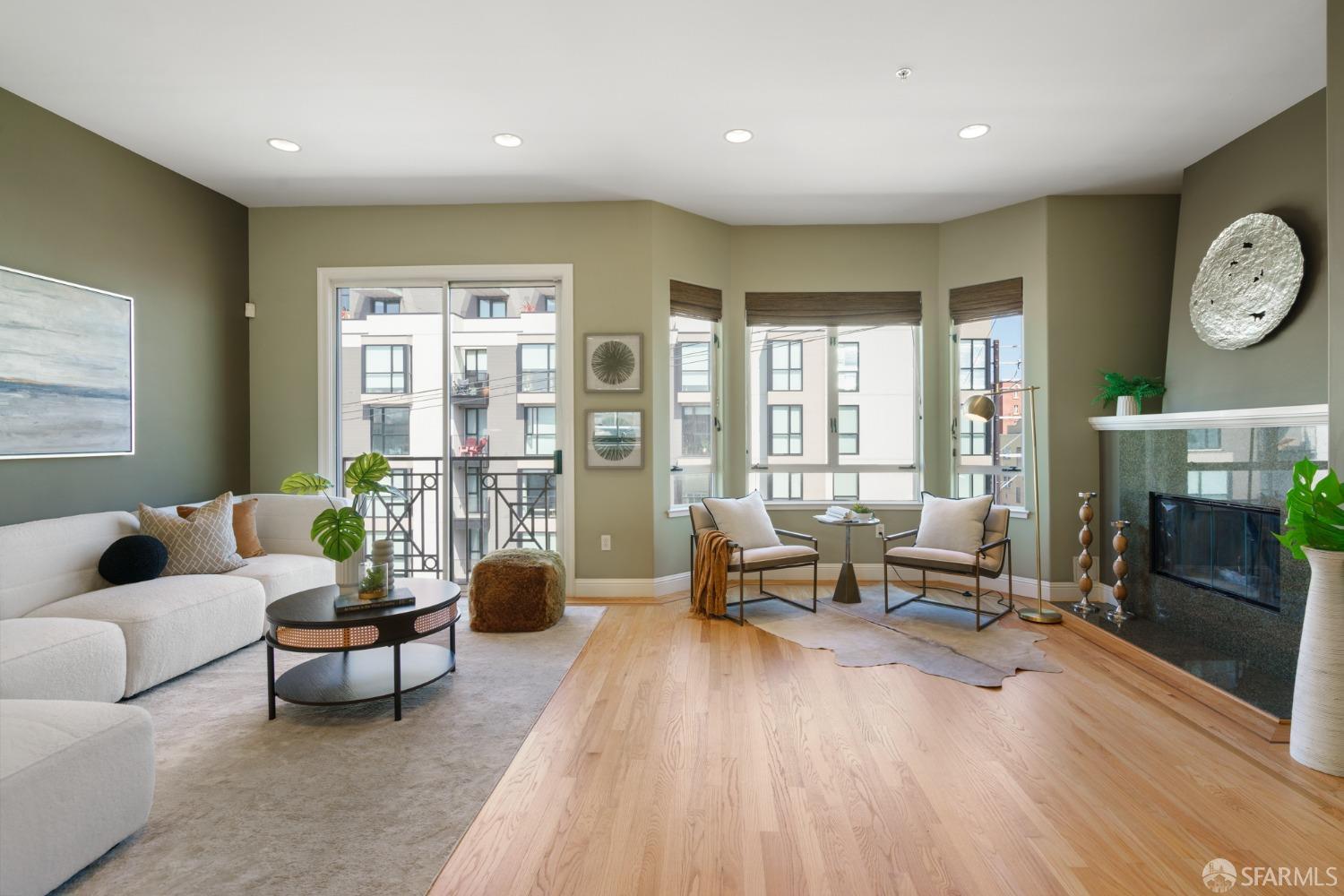 Detail Gallery Image 4 of 38 For 3310 19th St #303,  San Francisco,  CA 94110 - 3 Beds | 2/1 Baths