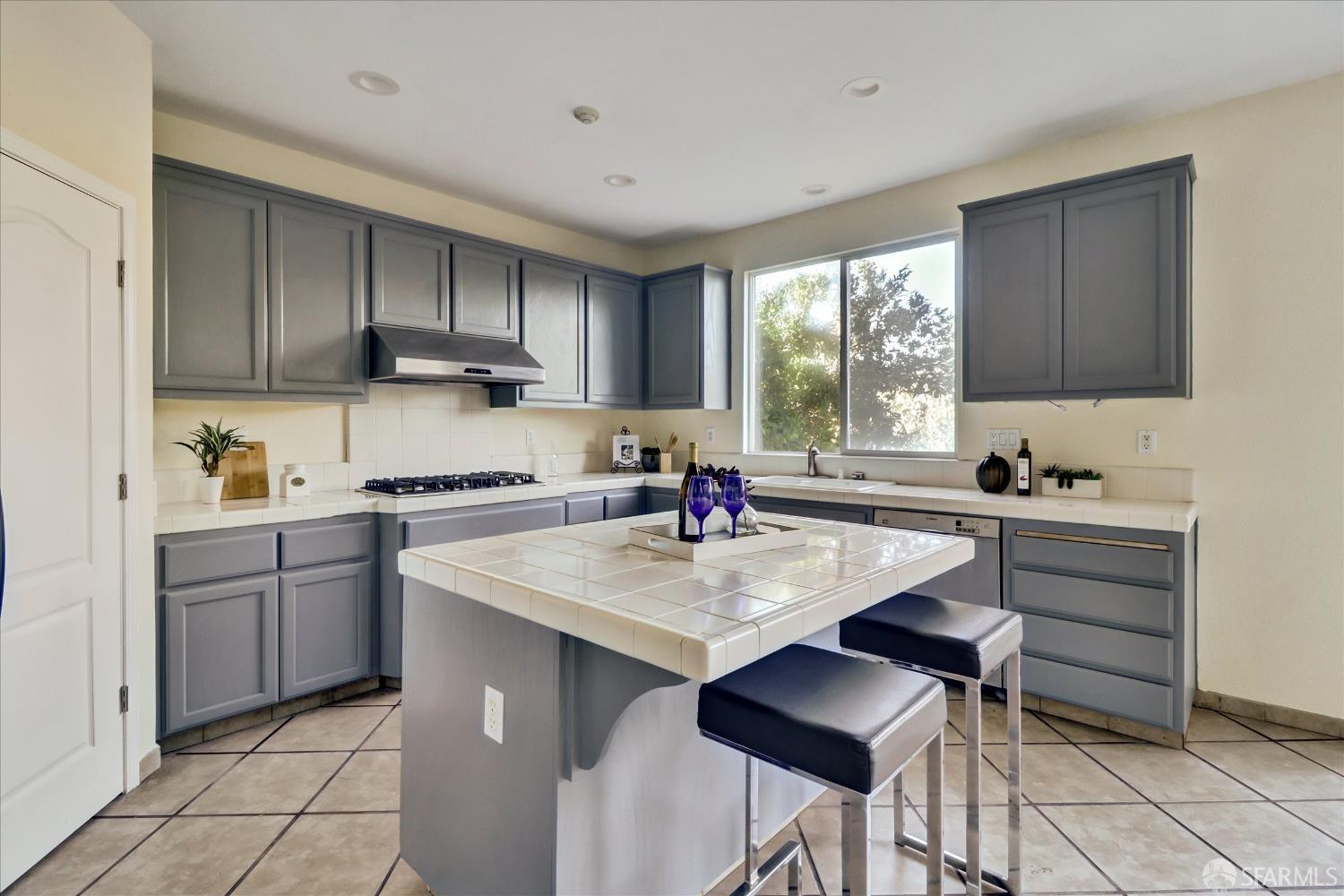 Detail Gallery Image 16 of 44 For 2015 Redbud Way, Antioch,  CA 94509 - 4 Beds | 3 Baths