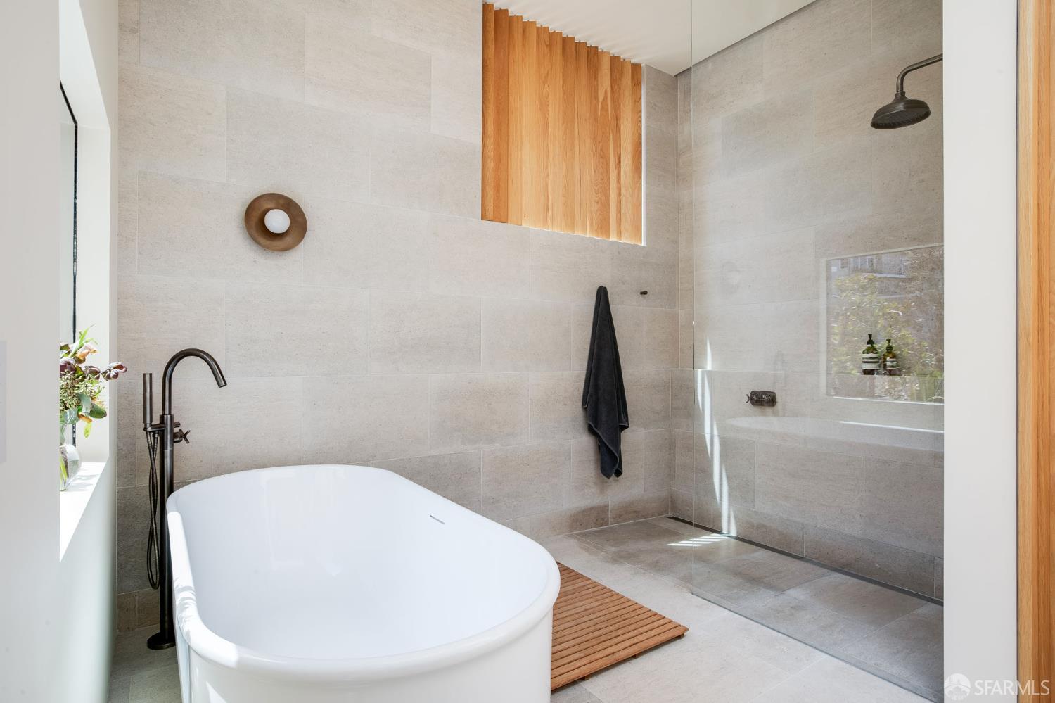 Detail Gallery Image 18 of 33 For 135 Graystone Ter, San Francisco,  CA 94114 - 5 Beds | 4/1 Baths