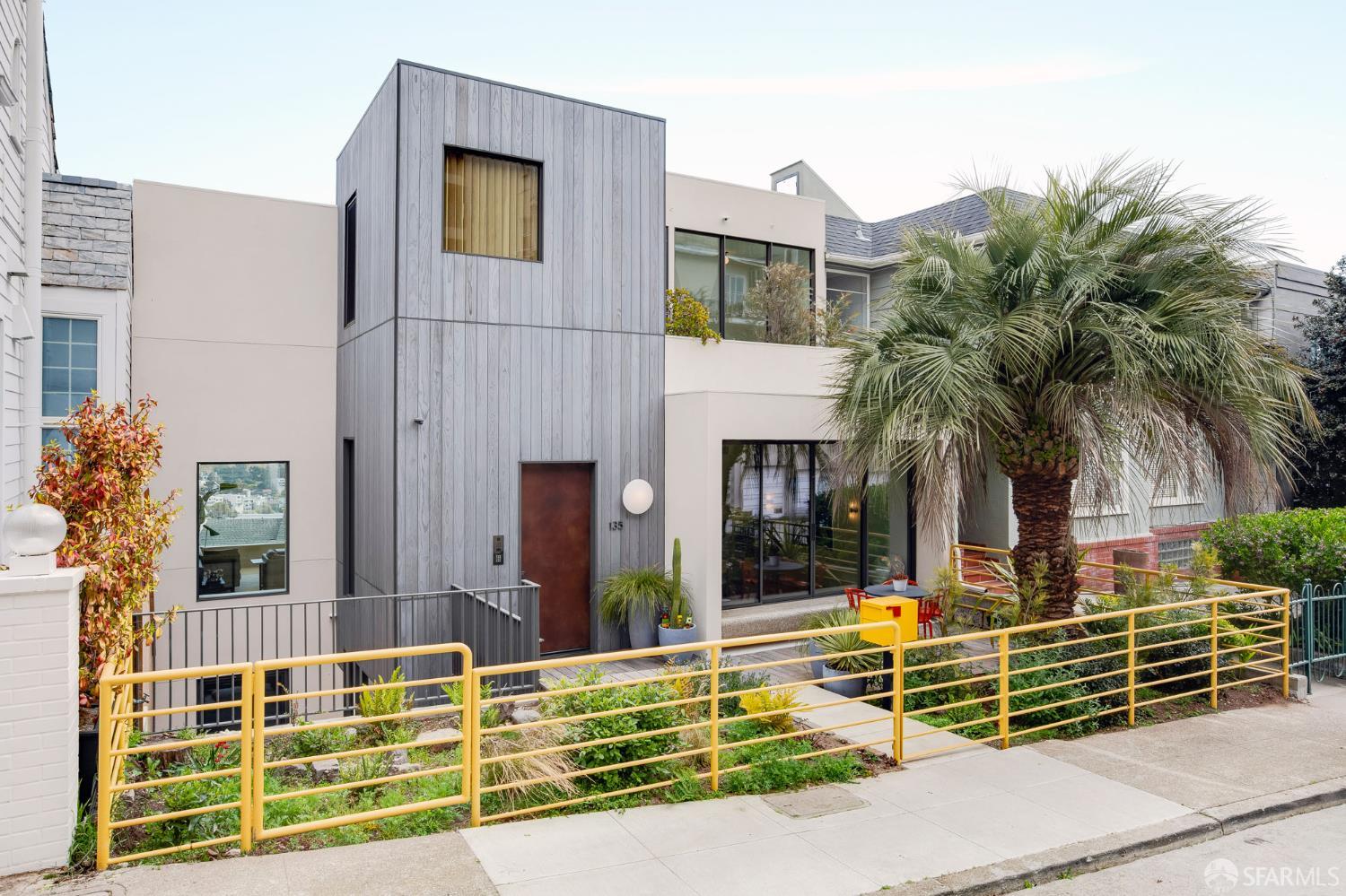 Detail Gallery Image 3 of 33 For 135 Graystone Ter, San Francisco,  CA 94114 - 5 Beds | 4/1 Baths