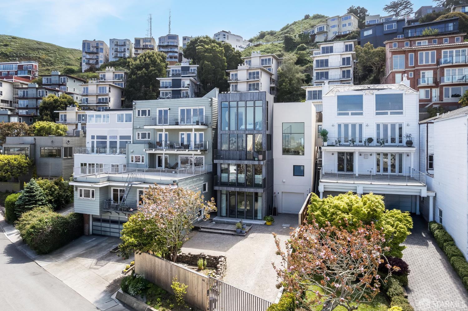 Detail Gallery Image 31 of 33 For 135 Graystone Ter, San Francisco,  CA 94114 - 5 Beds | 4/1 Baths