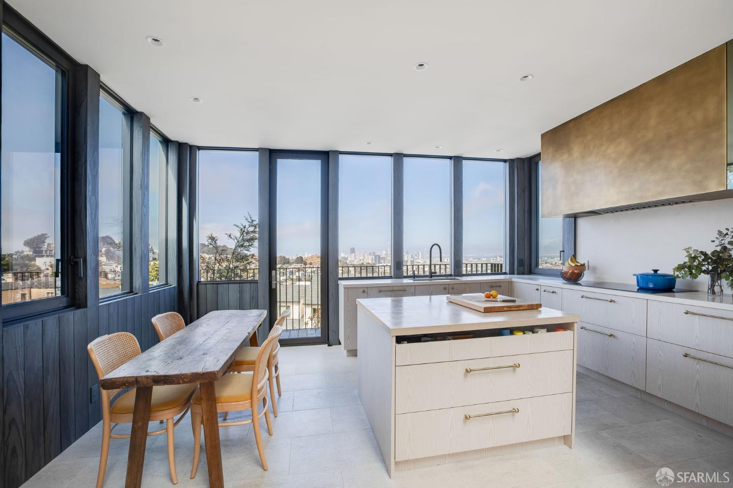 Detail Gallery Image 10 of 33 For 135 Graystone Ter, San Francisco,  CA 94114 - 5 Beds | 4/1 Baths
