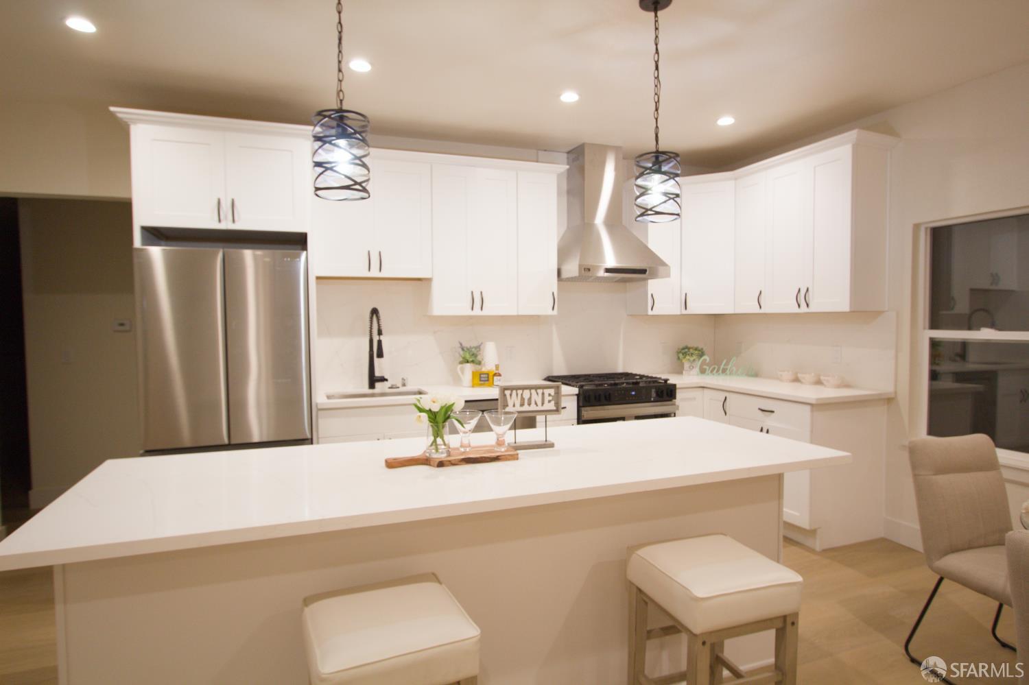 Detail Gallery Image 3 of 17 For 946 Capitol Ave, San Francisco,  CA 94112 - 3 Beds | 2 Baths